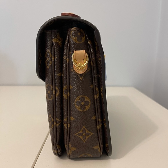 Louis Vuitton Pochette Metis - Picture 2 of 9